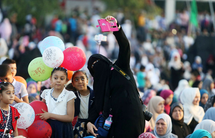 به‌ وێنه‌.. موسڵمانانى جيهان جه‌ژن پيرۆز ده‌كه‌ن